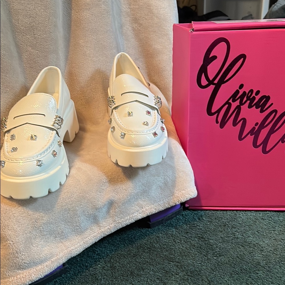 Olivia Miller White Flats with Modern Design